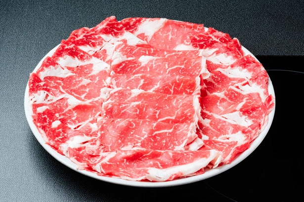 【写真を見る】国産の牛ロース肉はほんのり赤みが残る程度に火が通ったら食べごろ