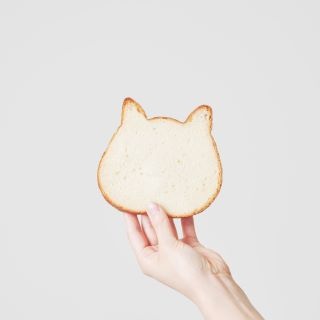 切っても切ってもにゃんこが出現！「ねこねこ食パン」が全国に急増中