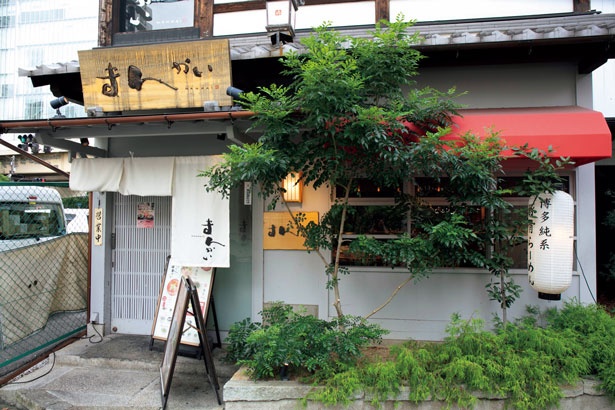 店は鶴野町北交差点の北東角/博多純系豚骨らーめん まんかい 梅田豊崎店