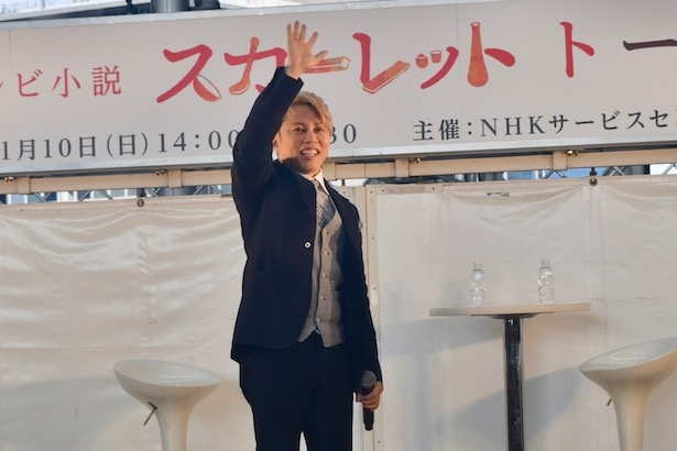 『スカーレット』の大阪駅イベントに登場した西川貴教