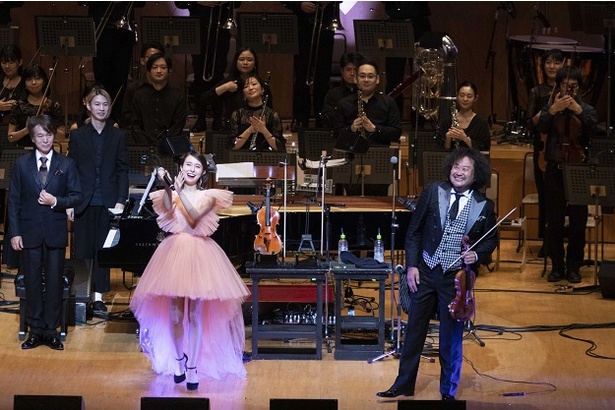 葉加瀬太郎とオーケストラが競演したクロージングコンサート。May J.も出演