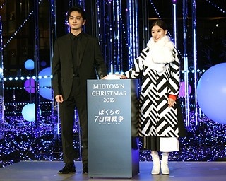北村匠海と芳根京子がイルミ点灯、東京ミッドタウン「スターライトガーデン 2019」がスタート