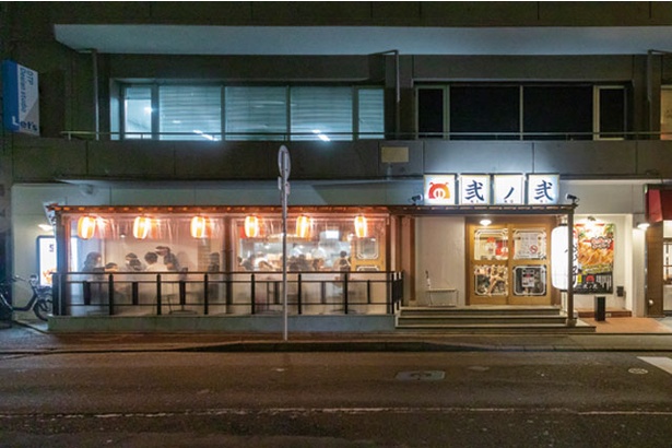 いつもワイワイ提灯が目印！/ 餃子屋 弐ノ弐 薬院店