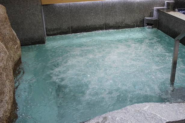 水風呂「やすらぎ」は、水温25℃程度と平均的な水風呂よりやや水温が高め