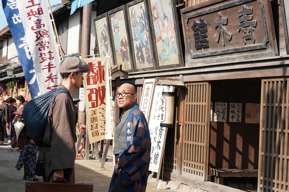 【写真を見る】大正ロマンな雰囲気が満載な『カツベン!』の美術たち<写真16点>