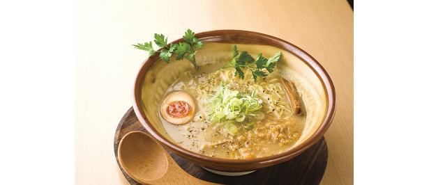 らーめん三吉の魚介のラグーソースマジック塩らーめん