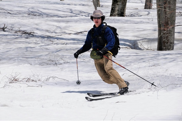 ゲレンデスキーもとても便利で楽しいですが、冬の大自然を満喫するなら迷わずバックカントリースキーをおすすめします！(巻機山)
