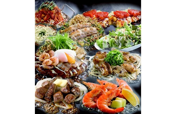 お好み焼きやねぎ焼、もんじゃ焼、焼そば、うどんなどがオーダーできる「お好み焼本舗 八王子東中野店」のバイキング