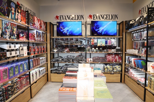 『新世紀エヴァンゲリオン』のグッズコーナー