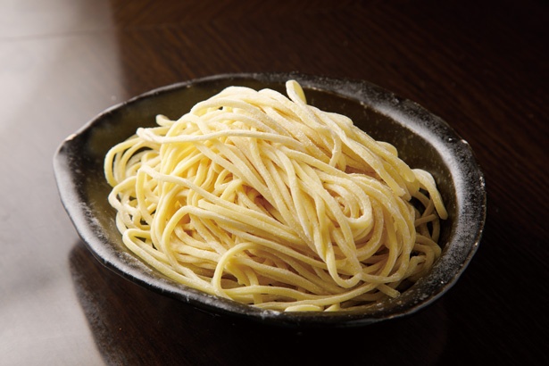 スープに合わせた麺はモチモチとした食感が特徴 / 麺やBar 円 ～MARU～