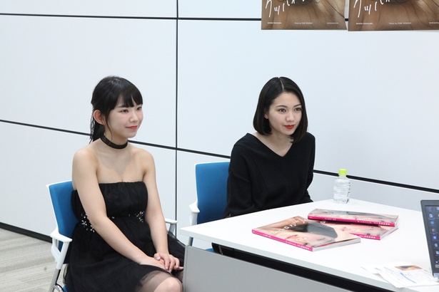 二階堂ふみ(右)と、写真集被写体の長澤茉里奈(左)