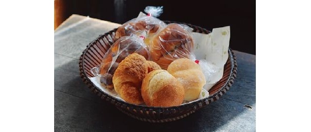 「進々堂 京大北門前」には、創業当時からフランスパンやクロワッサンがある