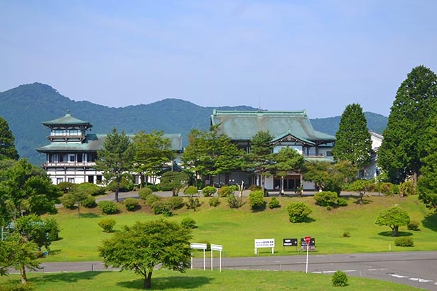 平等院鳳凰堂を模して建築された建物