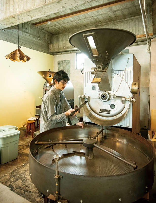 COFFEE COUNTY Kurume / 角張ったフォルムの1980年製のオールドプロバット25kg釜。同年の生産数は非常に少なく、レアなタイプだ