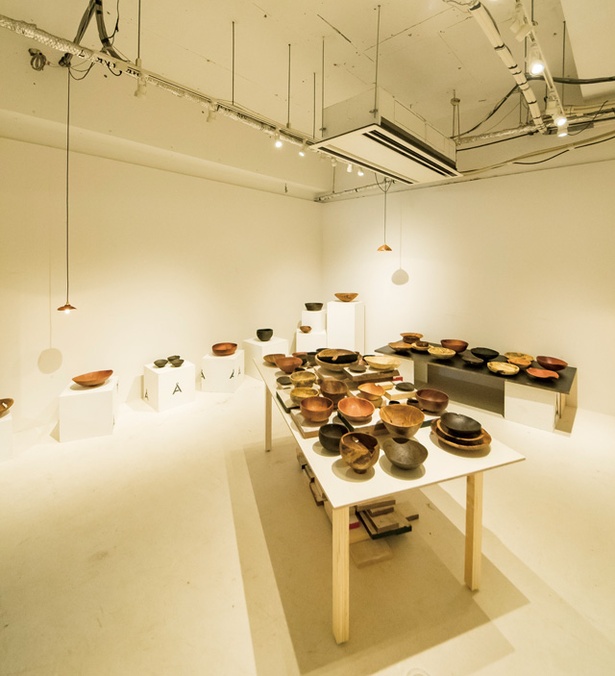 TAG STA / 沖縄で木の器を作る藤本健氏の個展。1室すべてで行うことで作者の世界観も伝えられる