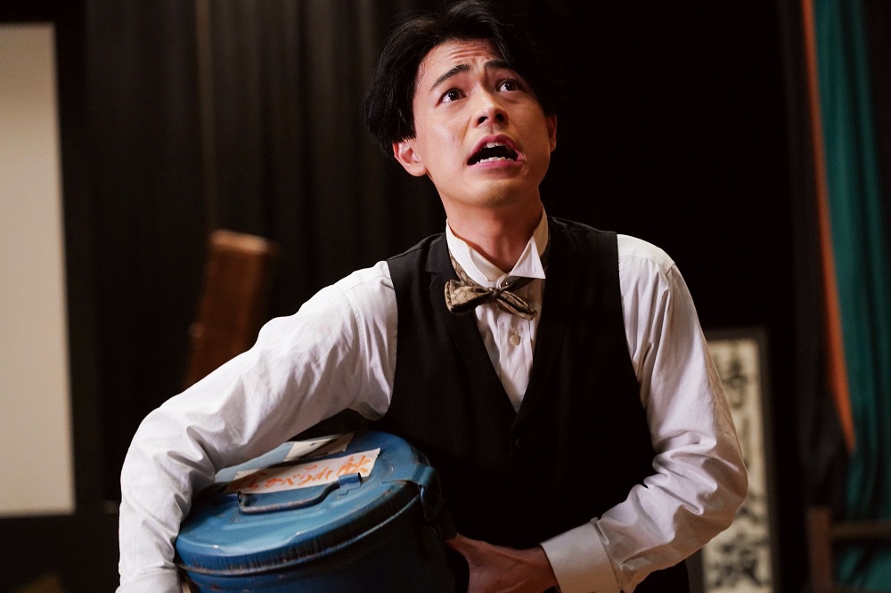 周防監督作品らしいドタバタ劇でのおどけた表情がかわいい