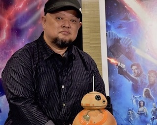 「スター・ウォーズ」シリーズのBB-8が信楽焼きに！ 大阪・TOHOシネマズ梅田に展示 製作者の陶芸作家・濱中さん「まるで我が子のよう」と感激