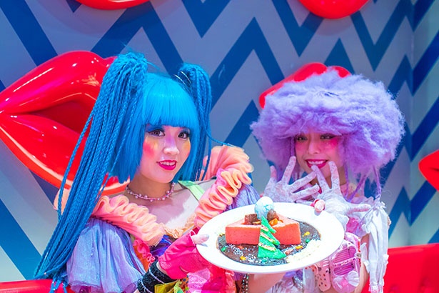 ビビッドな店内で“萌え色”クリスマスを楽しもう