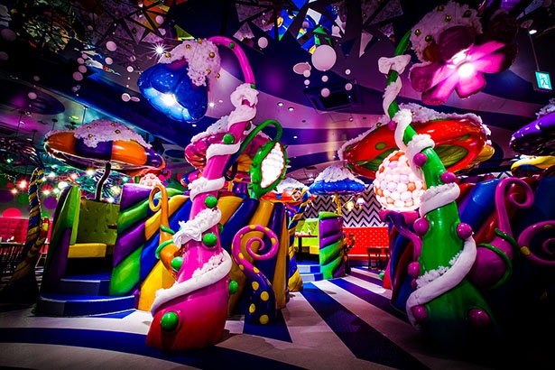 クリスマスシーズン限定で、個性的な店内がさらに“KAWAII”空間に