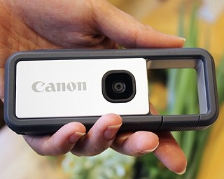 スマホよりも手軽な“カラビナ型カメラ”「iNSPiC REC」子供でも安心なシンプルさが魅力