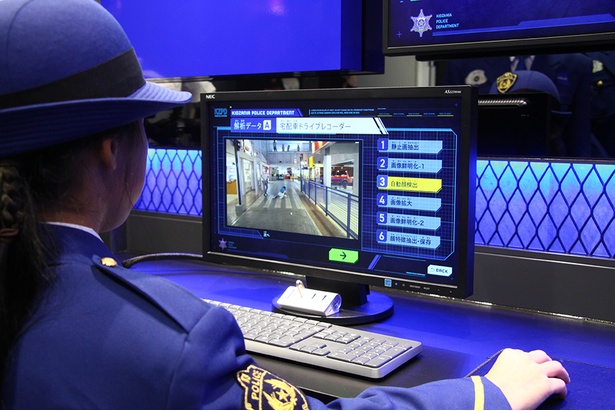 パソコンに触れる体験ができるのも「警察署」パビリオンならでは/キッザニア甲子園