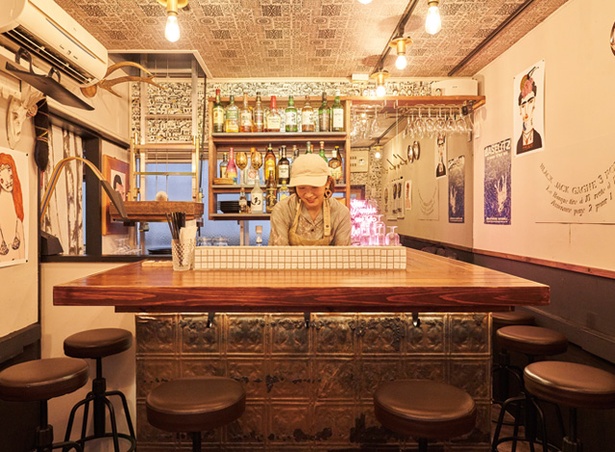 YOLO CURRY＆BAR / 入口で立ち飲みできる