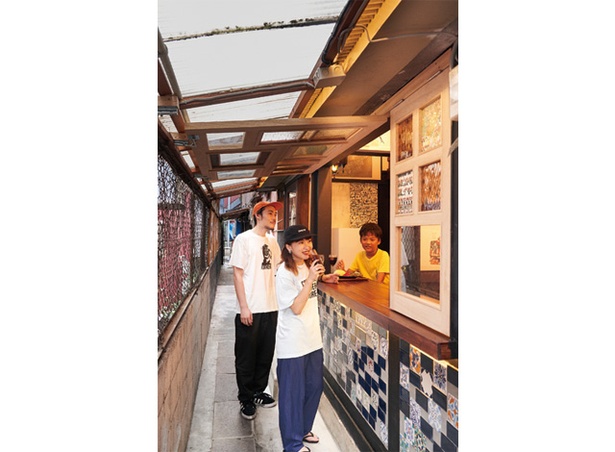 YOLO CURRY＆BAR / 大名の細路地にあるカレー店
