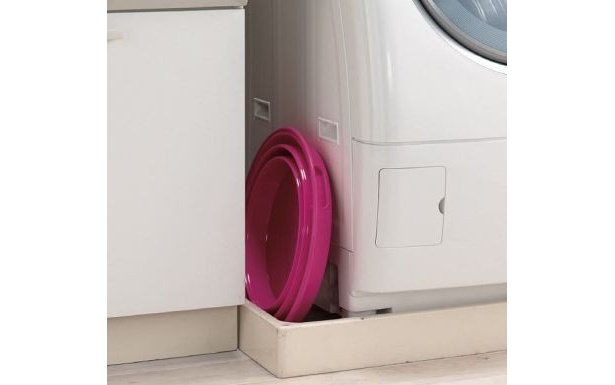 【画像を見る】洗濯機横の隙間にすっぽり