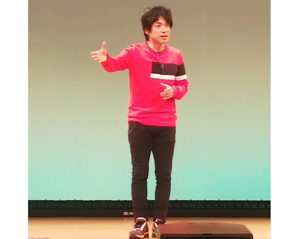 19回連続出演の大石邦彦。今年もベテランの話術で会場を盛り上げる