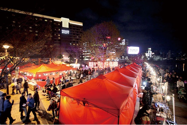 会場では露店が並び、ライブなども行われる / 新年夜市－New Year Night Market－