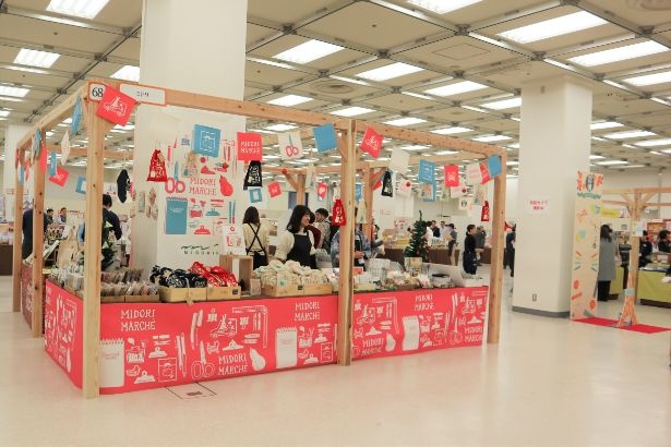 今年はおよそ130もの文具メーカーや文房具店が集結