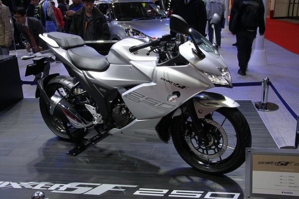 SUZUKI「GIXER SF 250」