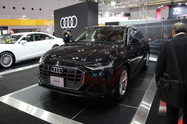 Audi「Q8 55 TFSI quattro debut package Luxury」(フロント) 