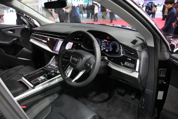 Audi「Audi Q8 55 TFSI quattro debut package Luxury」(内装)