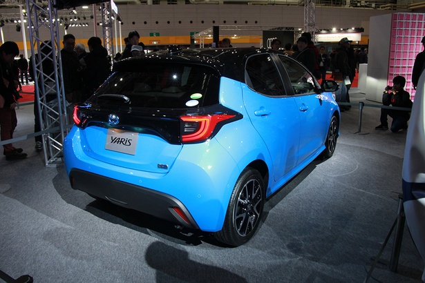 TOYOTA「YARIS」(リア)