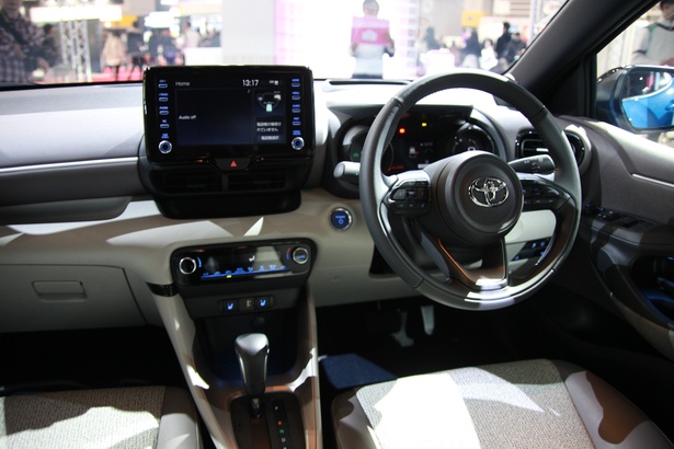 TOYOTA「YARIS」(内装)