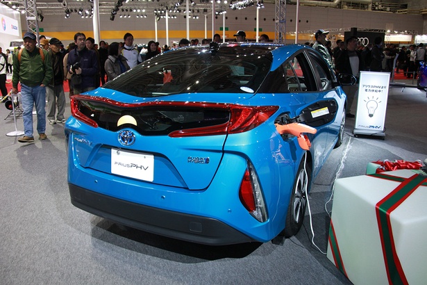 TOYOTA「PRIUS PHV」(リア)