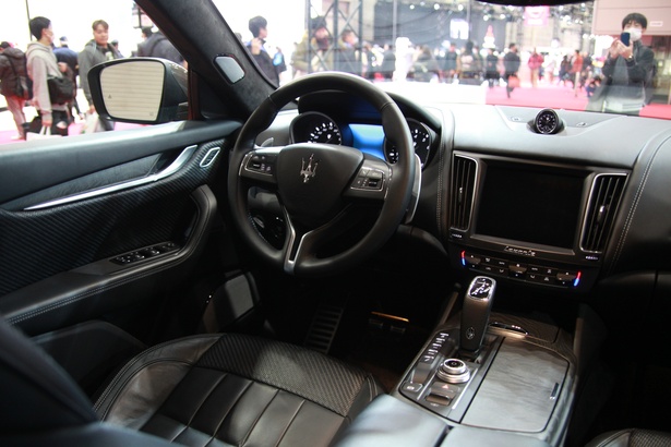 MASERATI「Levante Ermenegildo Zegna」(内装)