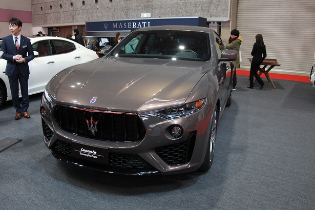 MASERATI「Levante Ermenegildo Zegna」(フロント)