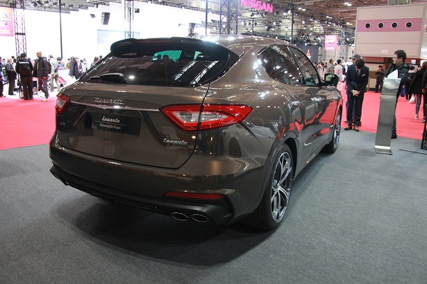MASERATI「Levante Ermenegildo Zegna」(リア)