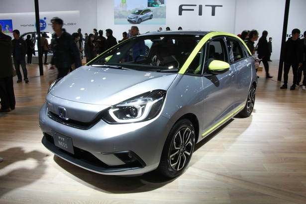 HONDA「FIT NESS」(フロント)