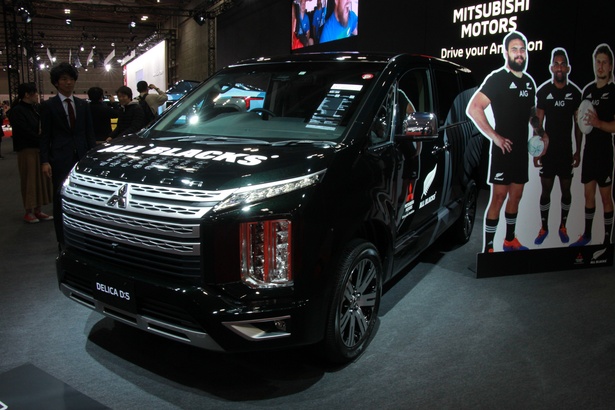 MITSUBISHI「DELICA:D5 ALL BLACKS Edition」(フロント)