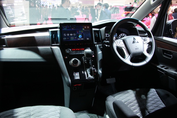 MITSUBISHI「DELICA:D5 ALL BLACKS Edition」(内装)