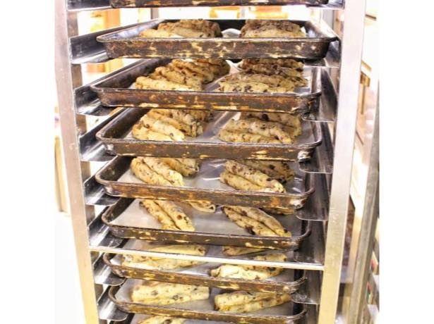 溶かしたフレッシュバターと砂糖をまぶして一晩寝かせることで素材の味を引き出す