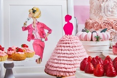 【画像】ピンクのドレスをかたどった「恋するドレスケーキ」