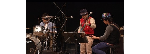 サンボマスターの近藤洋一、木内泰史も登場し即興演奏に挑戦する