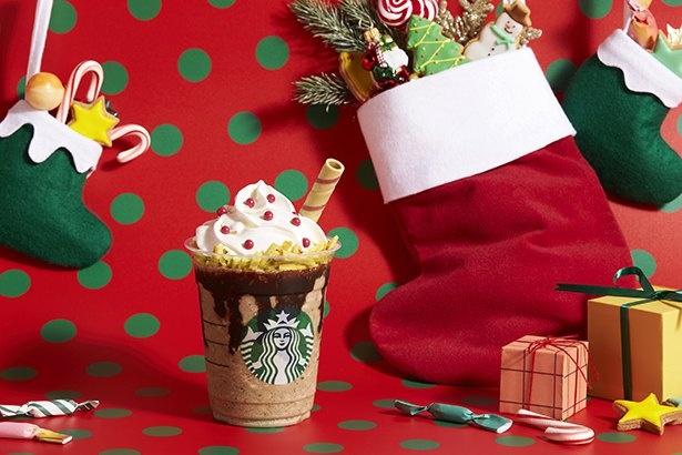 【写真】ポテチをトッピングしたサンタブーツモチーフの限定フラペチーノも発売中