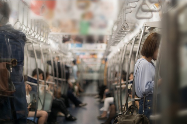 2019年度の電車内での迷惑行為1位は「座席の座り方」に(写真はイメージ)