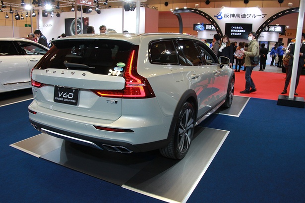 VOLVO「V60」(リア)