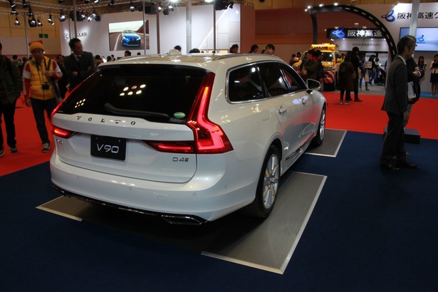 VOLVO「V90」(リア)